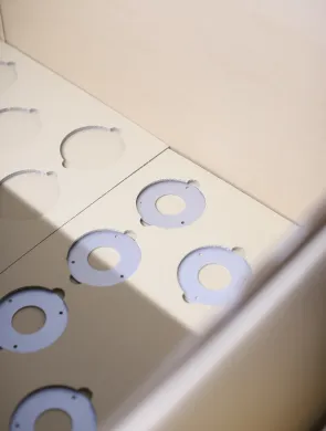 Aussparungen im Karton zur zuverlässigen Fixierung der verpackten Bremsen